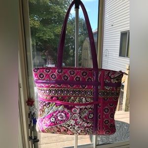 Vera Bradley zipper closure tote